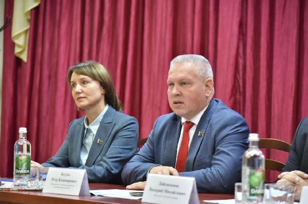 Встреча председателя Глубокского районного исполнительного комитета с коллективом жилищно-коммунального хозяйства района. Встреча председателя Глубокского районного исполнительного комитета с коллективом жилищно-коммунального хозяйства района.